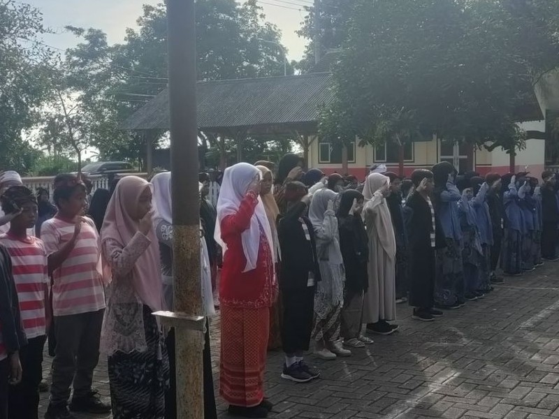MEMPERINGATI HARI KARTINI